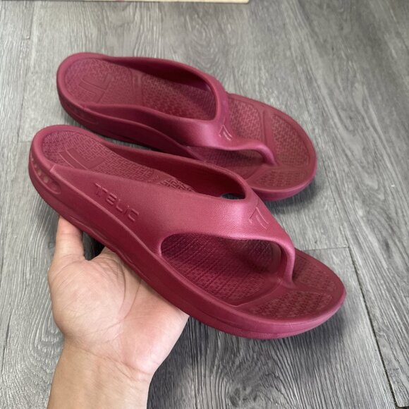 TELIC Flip Flop Comfort Recovery Sandal Lightweight Waterproof Dark Cherry M/L - Picture 1 of 5
